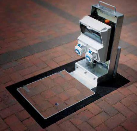 Lucy Zodion Westminster Retractable Feeder Pillar